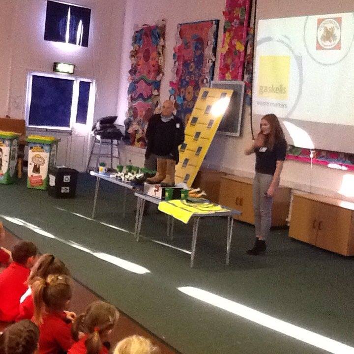 GaskellsWasteNW's tweet photo. #ThrowbackThursdayt to when we went to @CuddingtonPri in #Cheshire with our #recycling roadshow and went out litterpicking.
The school now has its Green ECO flag!
We're supporting the school ahead of it fully re-opening in September.
#schools #wastemanagement #LitterPick https://t.co/CHqjkwT64l