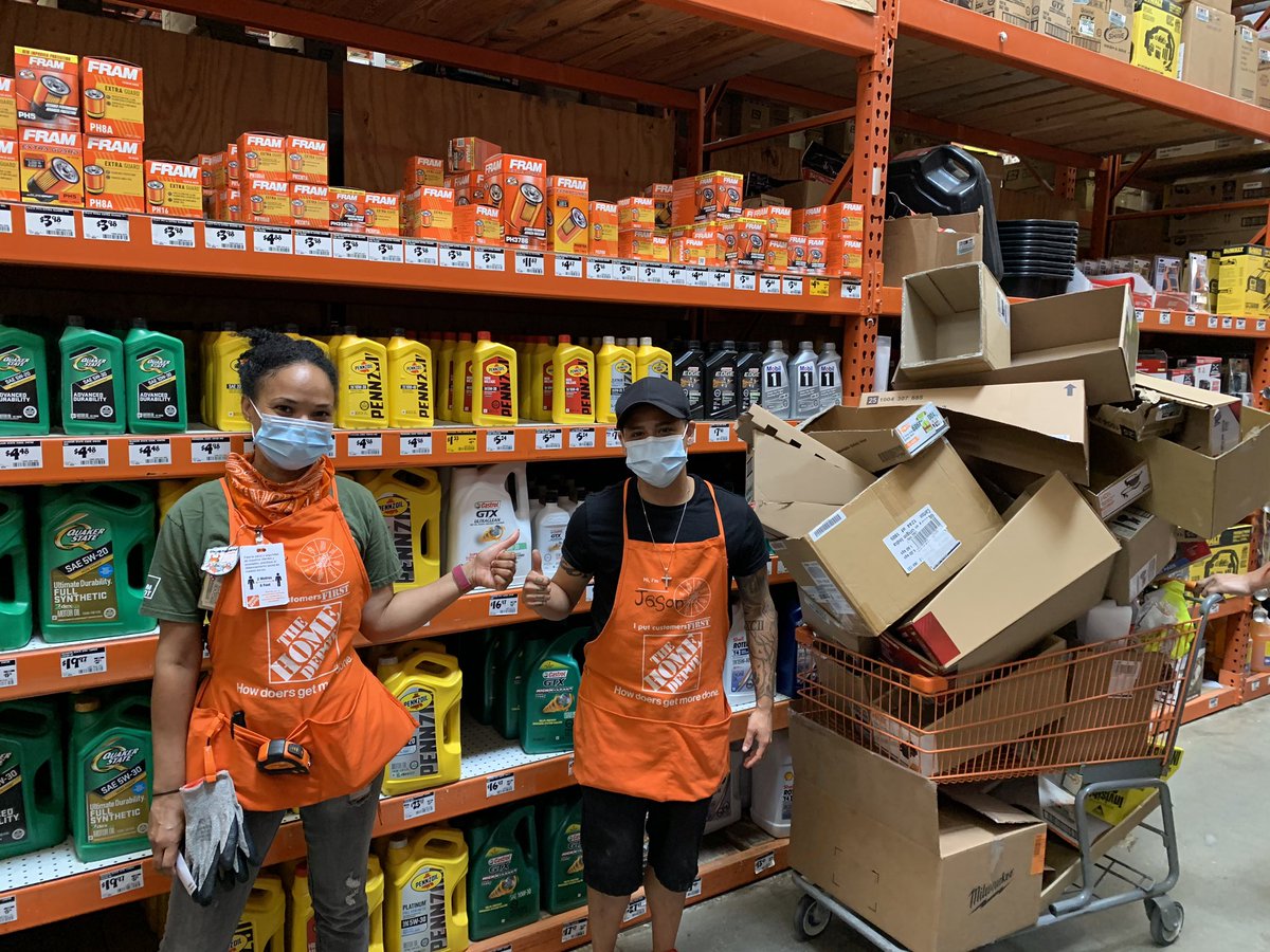 EGreavesTHD's tweet photo. Caught #OrangeHanded 🧡🌟👏Jason doing a great job of packing down, so glad he’s back!  #StrongerTogether #D201 #2551SilverSpring @OumarTHD @JoeZuniga1 @paulclymer https://t.co/4JWozT7oYg