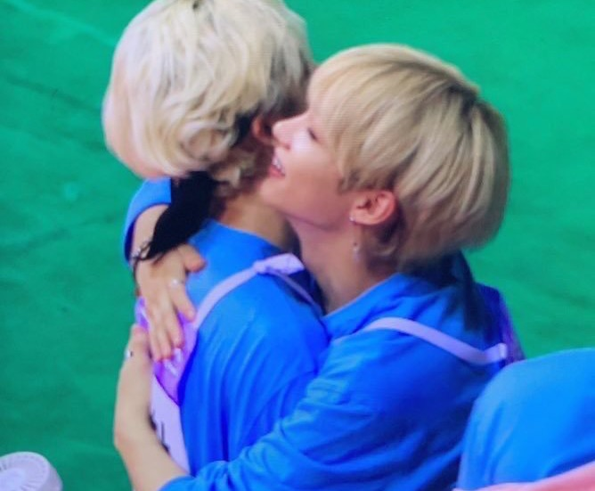 i love how most of his hugs are with felix <//3