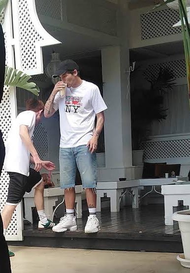 indielt94's tweet photo. lo chiquito que se ve louis en esta foto lo quiero cuidar de todos, encima usando fila que le hacen la patita re chiquita, no puede ser tan hermoso https://t.co/gGiq8FZKRP