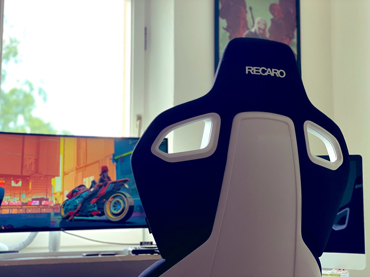 fabiandoehla's tweet photo. Hab während dem Lockdown nicht nur meine Wohnung renoviert, sondern auch gleich ein Workspace-Upgrade (geiles Wort!) vorgenommen. Und frage mich nun, wie ich es so lange mit nem 0815-Bürostuhl ausgehalten habe. Was ich mich ebenfalls frage: passt der auch in mein Auto? 🧐 https://t.co/BFAgSWJJxQ