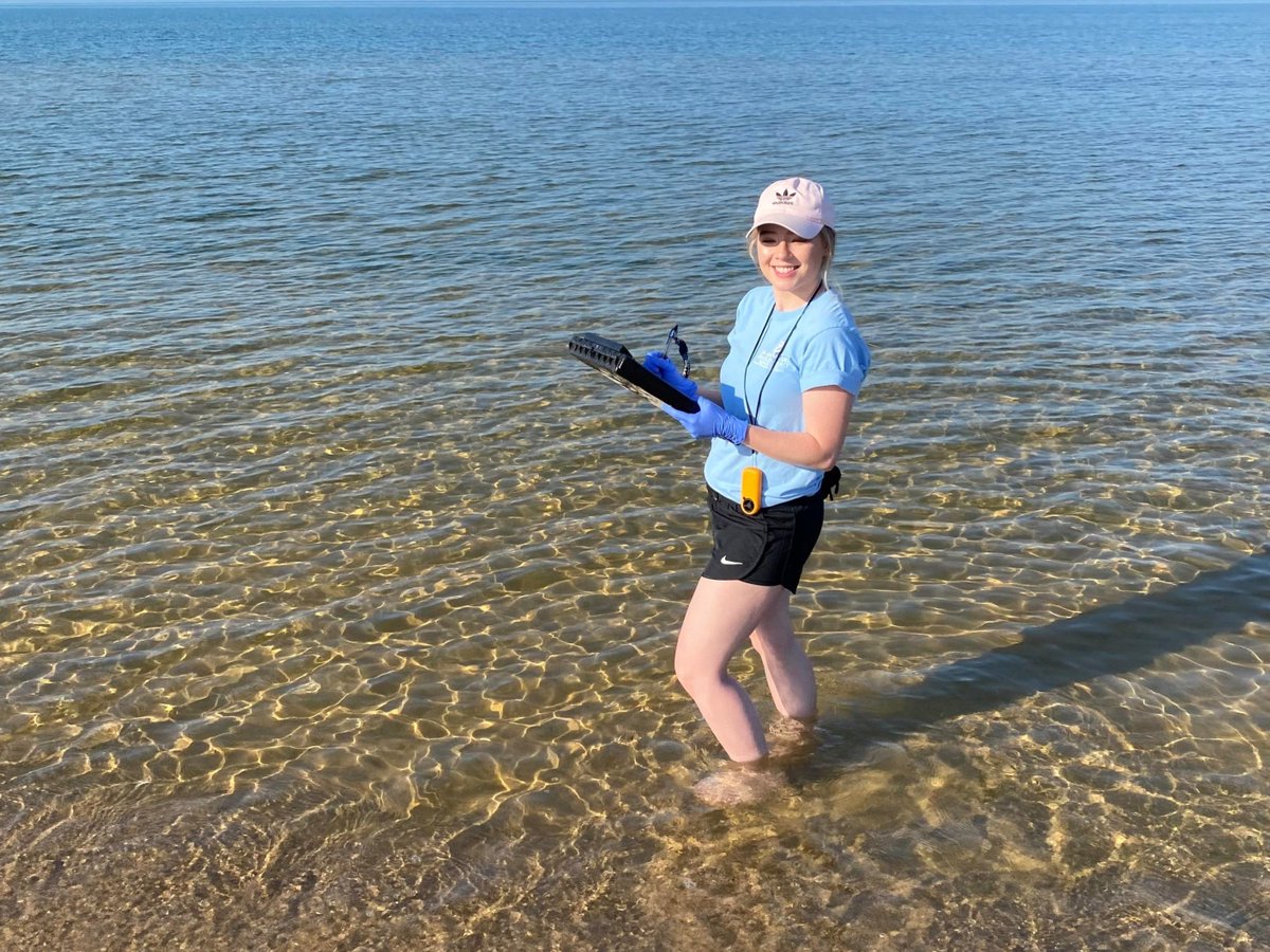 GVSU_AWRI's tweet photo. Summer intern Maggie Brenneman and @GVPublicHealth grad student Alexis Porter are conducting #Ecoli monitoring at 29 beaches with AWRI's #RediskeLab this summer in partnership with Public Health @MuskegonCounty. https://t.co/Czp2gKkAgt