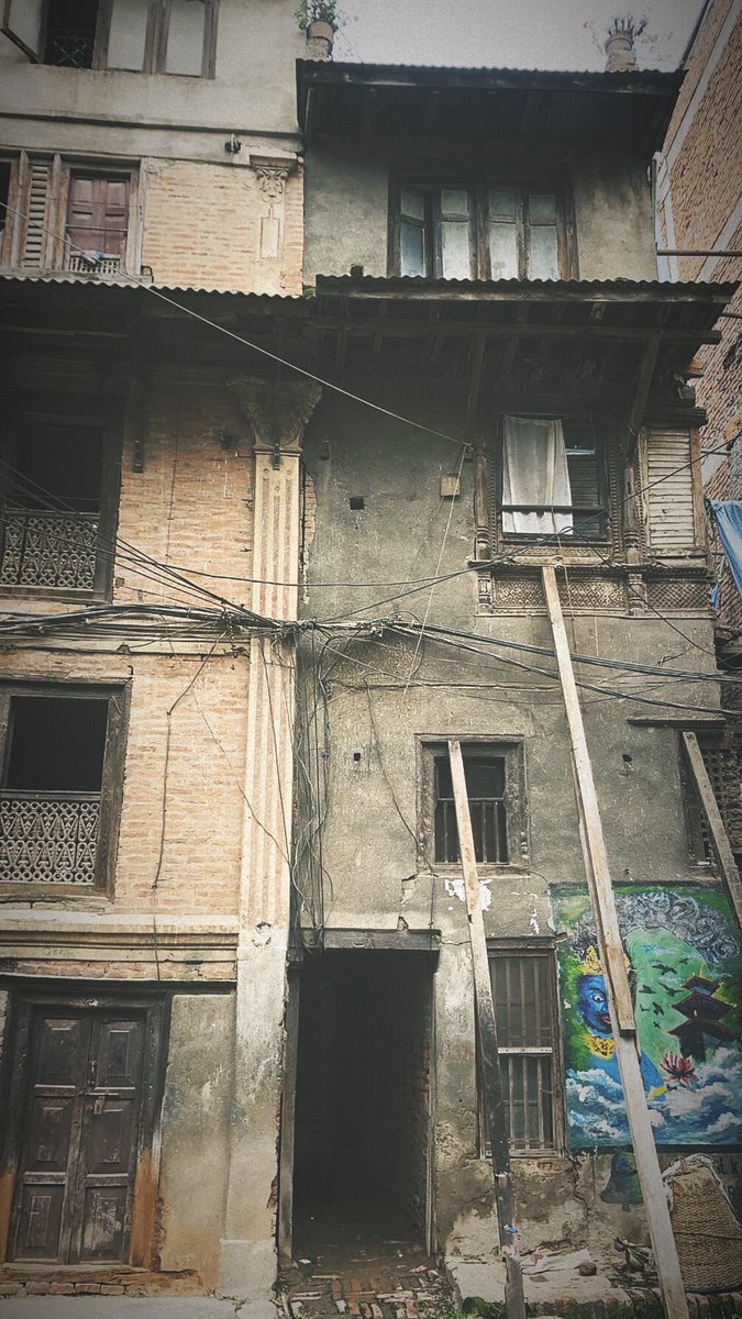 SmritiSubedi25's tweet photo. #streetphotography #mobilephotpgraphy #photooftheday #kathmandu #nepal https://t.co/G4wQ2F9HCp