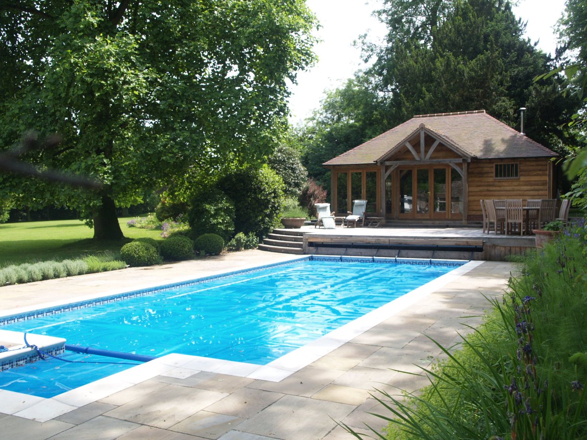 Mortemoremackay's tweet photo. Has lock down had you thinking too? Maybe you want a lovely south-facing garden or even a pool and so much more! If so visit us online now to find your dream property!  https://t.co/KeGRsyuR2d

#House #househunting #property #ThursdayThoughts #LoveIsNotTourism #Inlove #dreamhome https://t.co/T1dMPH25Vr