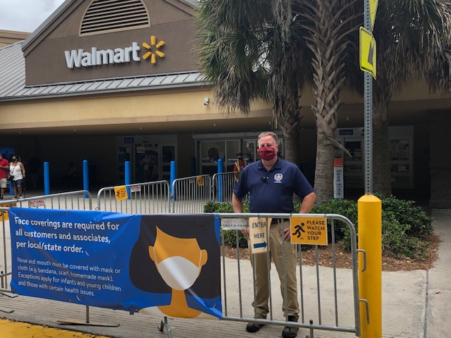 TownofHHI's tweet photo. Thank you to our local businesses for taking steps to protect their customers and employees. Our code enforcement officers are visiting businesses this week to make sure they comply with our mask ordinance. Together we can stop the spread of COVID-19. #MaskUp #HHIstrong https://t.co/ZyVHs92KFZ
