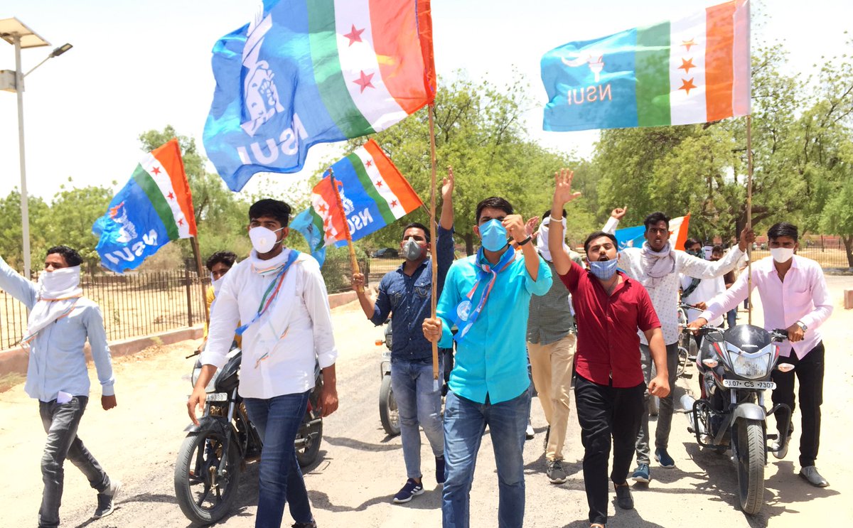 Ramniwaskukna's tweet photo. सरकार (UGC) परीक्षाओं के आयोजन का फ़ैसला तत्काल वापिस लेंवें अन्यथा इस तानाशाही का मुँहतोड़ जवाब देने के लिए तैयार है क्योंकि युवा बचेगा तभी देश आगे बढ़ेगा✊
#UGCGuidelines 
#NoExamInCovid @PMOIndia @HRDMinistry @ashokgehlot51 @DeependerSHooda @nsui @guptar @Neerajkundan https://t.co/eSyTToyg5S