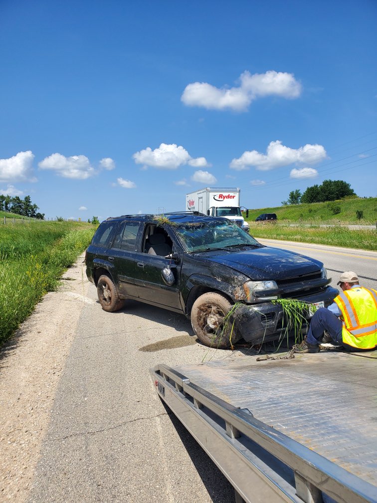 Hali's tweet photo. Last week my pops was in an accident and flipped his car 4 times. By the grace of God he walked off with just a concussion. Yesterday, I was able to do something I’ve always dreamed of. God is good🙏🏽❤️ https://t.co/S2dlv30Uzf