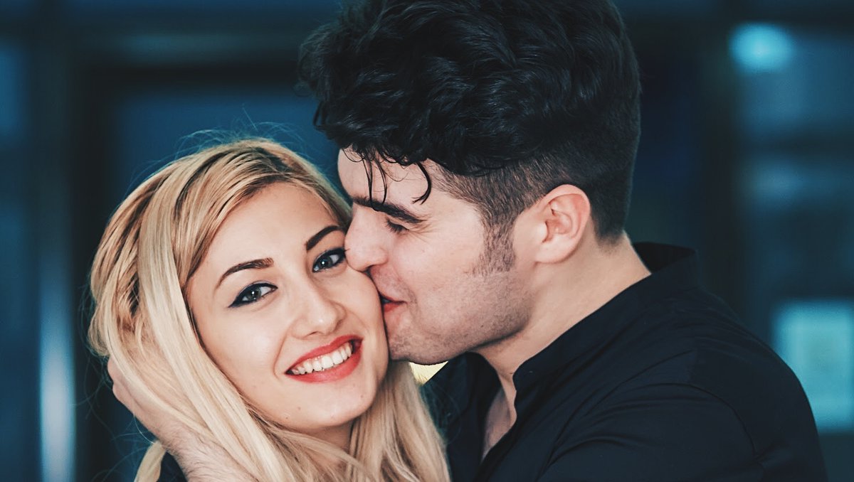 david_lapadat's tweet photo. Happy Birthday! My biggest fan, my love, my music&poetry
#bucharestmyhome #twilightsaga #thogether
#couplekiss https://t.co/P8wgcj8p2v