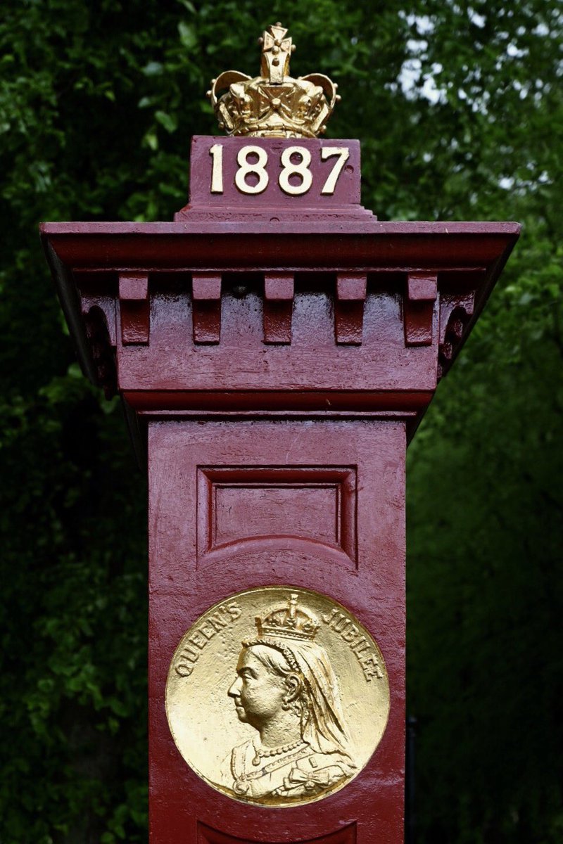 As I said yesterday, Queen Victoria gets around. Just type Victoria into Google Maps! And how about these splendidly ornate gates to Victoria Park? They celebrate her Golden Jubilee in 1887.  #WomenMakeHistory  @womenslibrary
