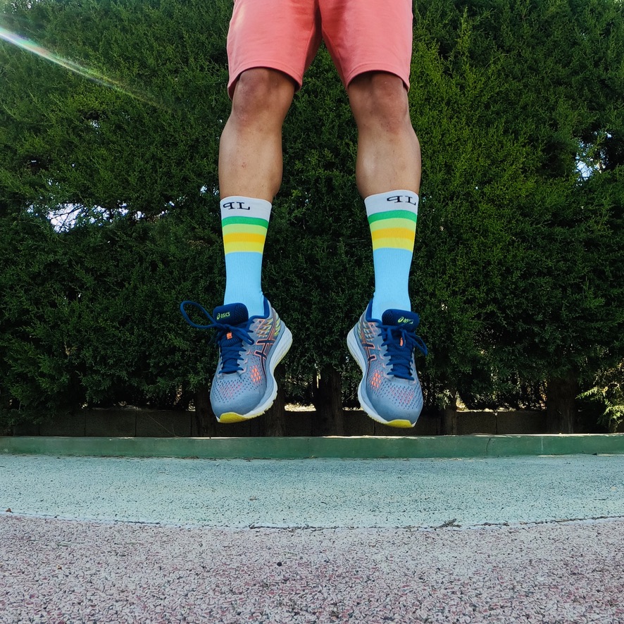 perrolococl's tweet photo. 🏋️‍♀️ 🔥 #JUMP 🏋️‍♂️ 🌈
.
.
.
.
.
#calcetinesmolones #calcetinesdeportivos #calcetinesdivertidos #calcetinesoriginales #calcetineslargos #calcetinesdecolores #calcetinesbrillantes #calcetineshaciaarriba #calcetinesdealtasprestaciones https://t.co/vpl43DkATO