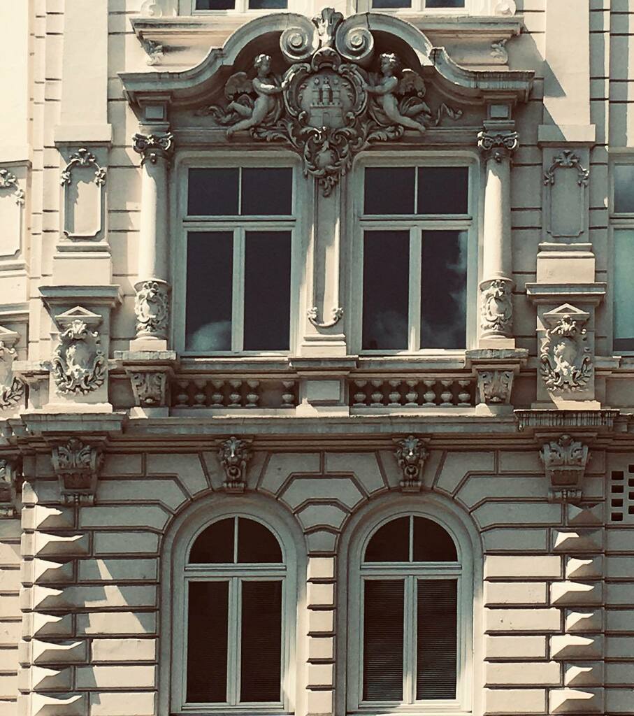 Sibilcita's tweet photo. Schanzenstraße II. In 2017 #schanzenstrasse and „Shoulder Blade“ (#schulterblatt; my posts June 23) were the hotspots of the G20 summit - tumults. #fensterdienstag #windowstuesday. https://t.co/FaqqF08LcV https://t.co/SyqfSFzuNT