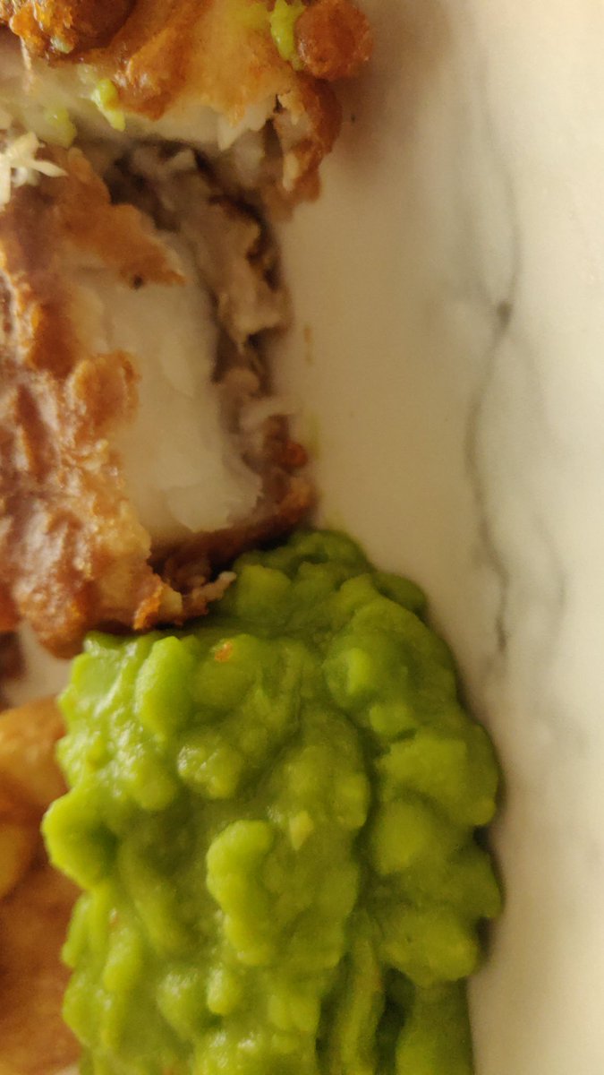 Tommo33s's tweet photo. Homemade fish and chips.
#guinessbatter #doublecookedchips #mushypeas #lovemyfood #food #cooking #homemade https://t.co/fbqxiU4wBi