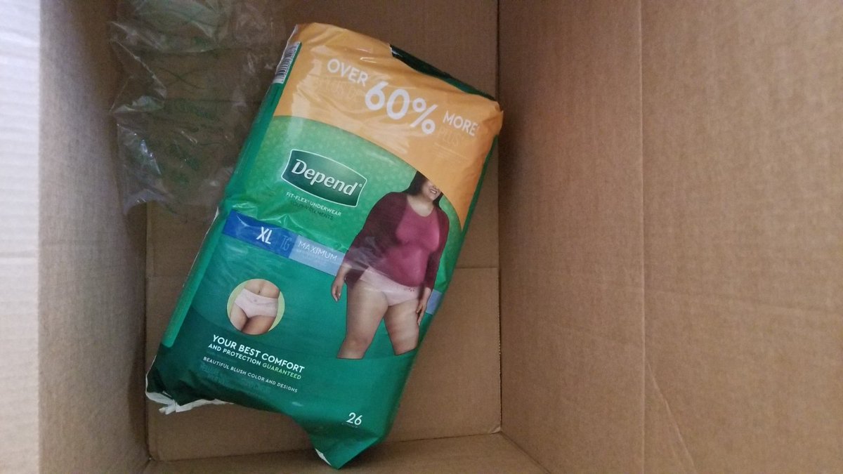 FelicityRusnak's tweet photo. I ordered dog food from Walmart. This is what we got #wtfTuesday https://t.co/Wejw2vrJ5B
