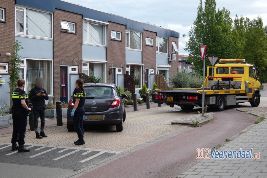 Schade aan auto na aanrijding met paal in #Veenendaal. 112Veenendaal.