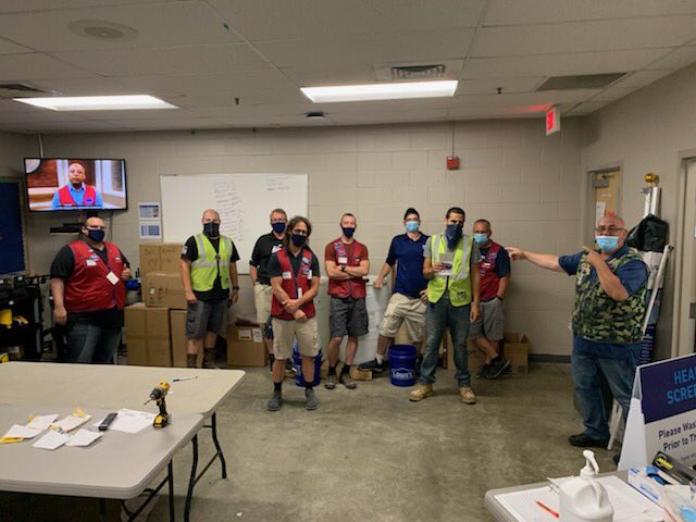 BrunoCourtois7's tweet photo. Recognizing our Pro Loader Ruben.  Safety all star ! Always vigilant. Thanks Ruben https://t.co/GWlalE3J0v