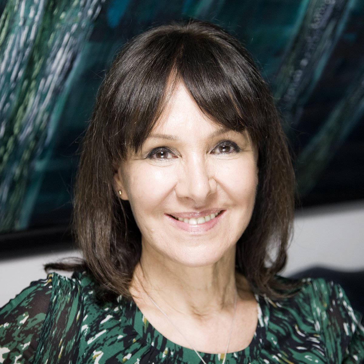 If you love <a href="/arlenephillips/">Dame Arlene Phillips</a>, tune into @talkRADIO at 6.30pm to listen to her chat about her supporting @QEF1 upcoming Queen's Tea 👑event &amp; being part of its celebrity auction where you can bid to win a Zoom call with her! preview.tinyurl.com/ycq7jpjk #CharityPR #SurviveandThrive