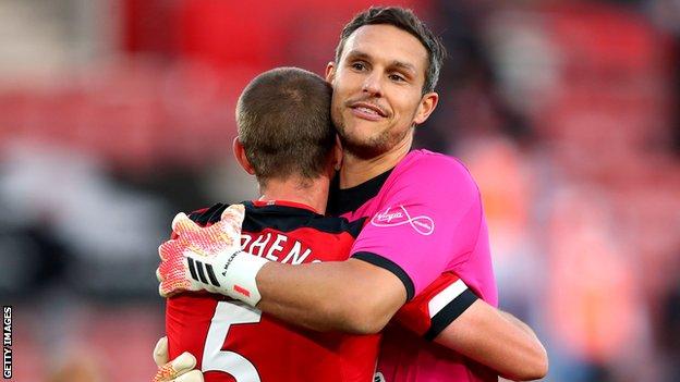 Sonjahaha's tweet photo. #PremierLeague #Football Week 34 action kicks off in under an hour with #CRYCHE & #WATNOR, here's my notes of the weekend, Week 33 - including the best & worst goalkeeping! #NORBHA #LEICRY #MUNBOU #WOLARS #CHWAT #BURSHU #NEWWHU #LIVAVL #SOUMCI #TOTEVE
https://t.co/EuRyhfxmFS https://t.co/IJKTy8hB76