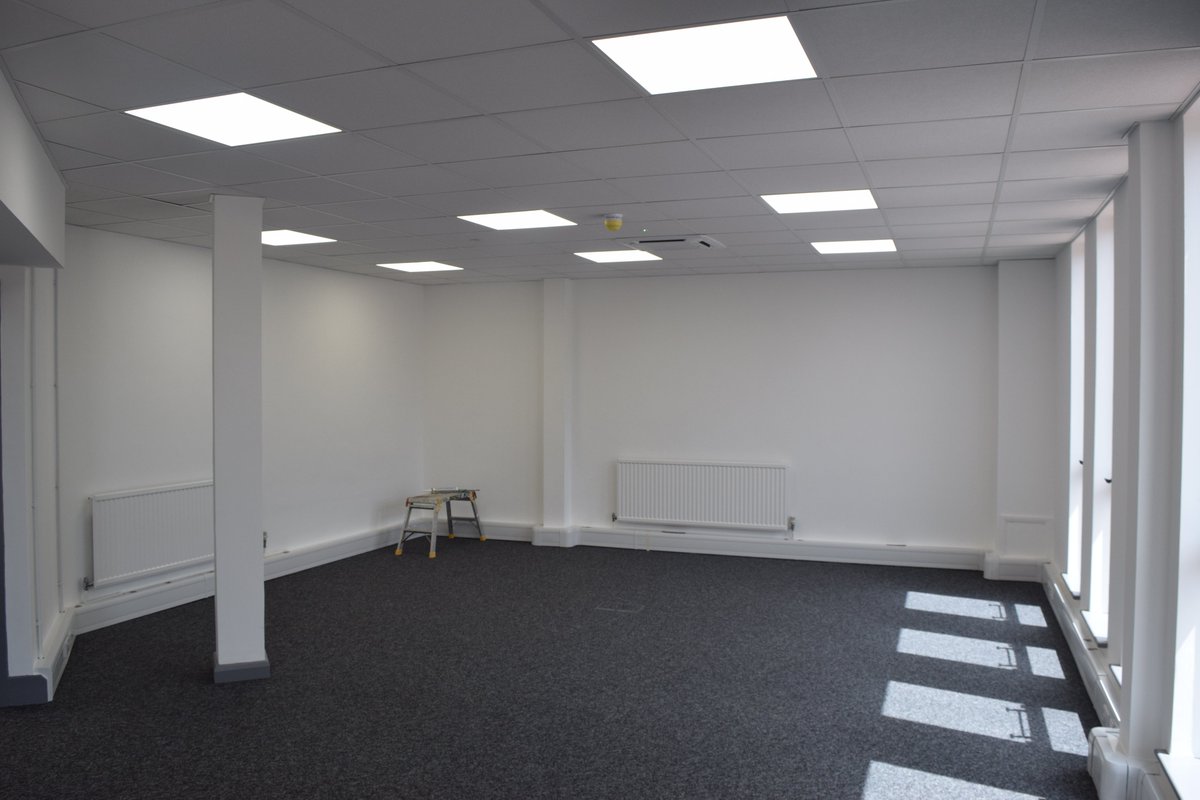 JonesHargreaves's tweet photo. Practical Completion has been recently achieved on a CAT A  #refurbishment of a mixed office and warehouse unit in Farnborough on behalf of @RDIREIT The works were undertaken by @formfitout and completed ahead of programme #construction #projectmanagement https://t.co/PzTyxaV4Y6