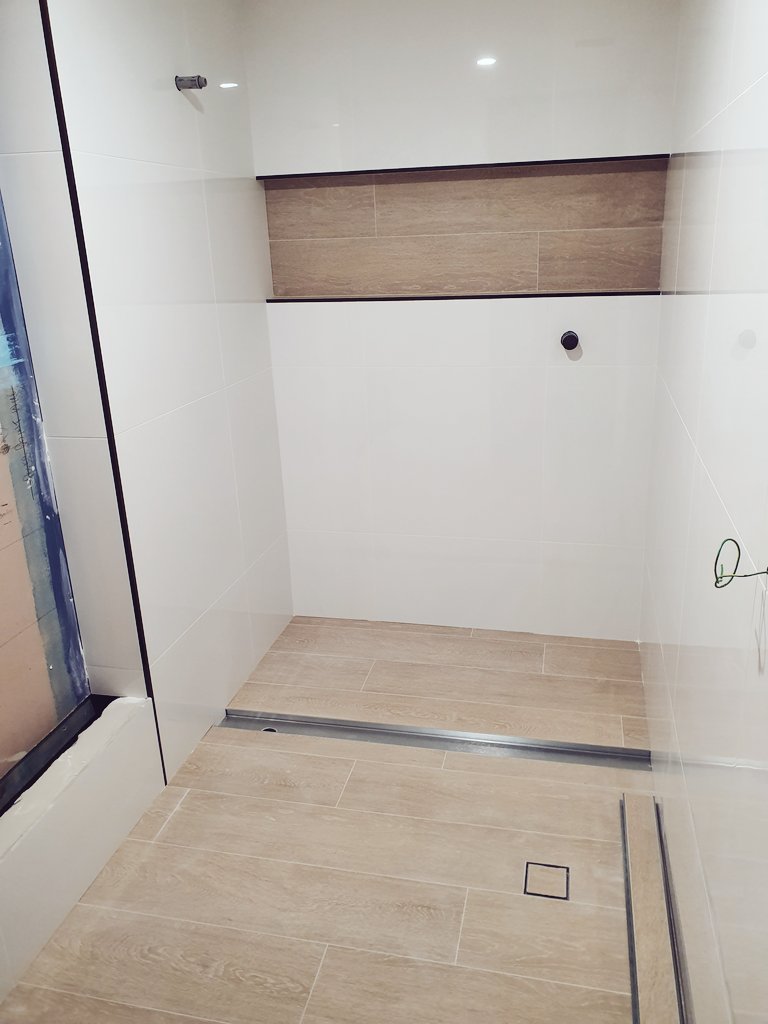 Ali_G_Ali_'s tweet photo. Reno coming along nicely. So happy with my tiler #mybrothetiler Do you like my tile choice? Took a chance and stepped out of my comfort zone of boring π¬ but am really happy with itπ₯°. Just waiting on the cabinetry now π€#timbertiles #renolife #watchthisspace https://t.co/iJtEmZgIq1