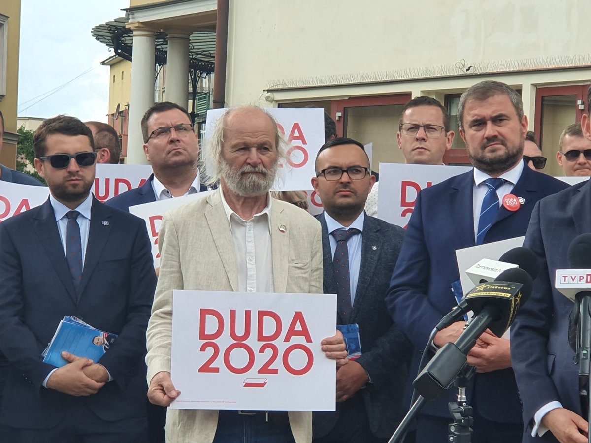 Stan_Bukowiec's tweet photo. Aktywny dzień z ministrem @MarcinOciepa w powiecie Dąbrowskim oraz Tarnowie. Dobra współpraca Prezydenta @AndrzejDuda, Rządu i samorządu to budowana obwodnica Dąbrowy Tarnowskiej, most na Wiśle w Borusowej, rozwój Zakładów Mechanicznych czy Fundusz Inwestycji Samorządowych. https://t.co/LXm2OtmADX