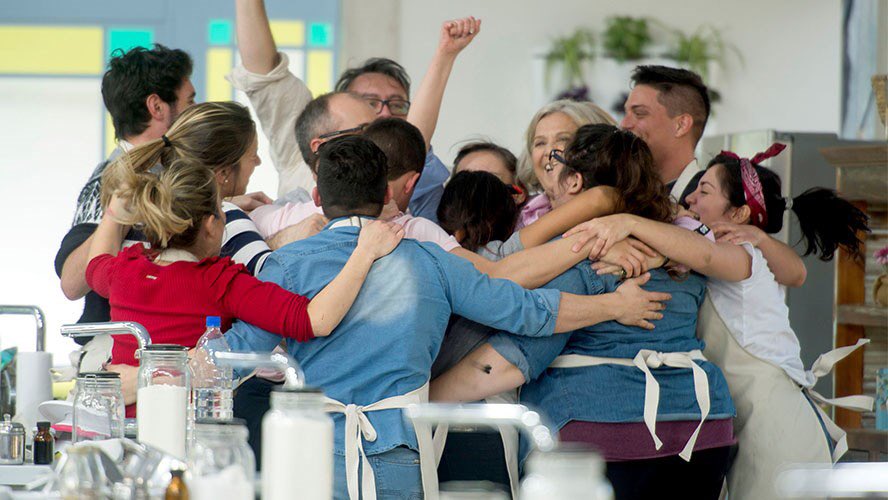 RealTimeRating's tweet photo. Los números finales de #BakeOffArgentina: 

🍰 el último programa promedió 16,41 con 62,95% de share. 
🍰 la final tuvo un pico de 17,74 y 75,88% de share. 
🍰 en sus 18 emisiones, el reality promedió 10,73 con 51,31% de share. 
🍰 superó los 840.000 tweets. https://t.co/H4o6VMnZIX