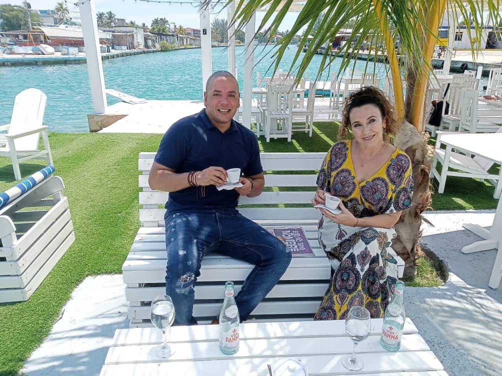 AlainDOficial's tweet photo. Gracias a mi #amiga Tahimí Alvariño y a Somos Miami TV, por la #entrevista ‼️que podrán disfrutar el #próximomartes ‼️ y a Carli &amp; Marea Restaurante, por permitirnos disfrutar del espacio y hacernos sentir como #encasa!!! https://t.co/c3UcXEAPMb