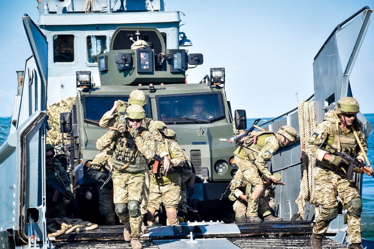 NavalPages's tweet photo. 🇺🇦 Десантний катер Військово-Морських Сил України #L434 #Сватове вперше, після виходу з п'ятирічного ремонту, взяв участь у військово-морських навчаннях з висадкою морського десанту // #вмсу #морськапіхота
https://t.co/Scmvhur8jE https://t.co/mTVU6Hy6uN