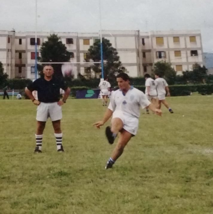 GyTrugby's tweet photo. Albos de colección 🥇
#KutyMartinez Un crack. De nuestros mejores jugadores en la larga y rica historia.
Quien tuvo la dicha de verlo o compartir una cancha con él saben de que hablamos. 
Al apodo de "Único", por sus genialidades dentro de la cancha, se lo nombraba en el Club. https://t.co/IXu9y5igp4