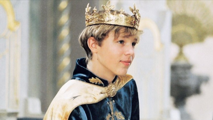 TheHPfacts's tweet photo. The Pevensie as the founders of Hogwarts is my favorite crossover⚡️ https://t.co/LtILBon3s6