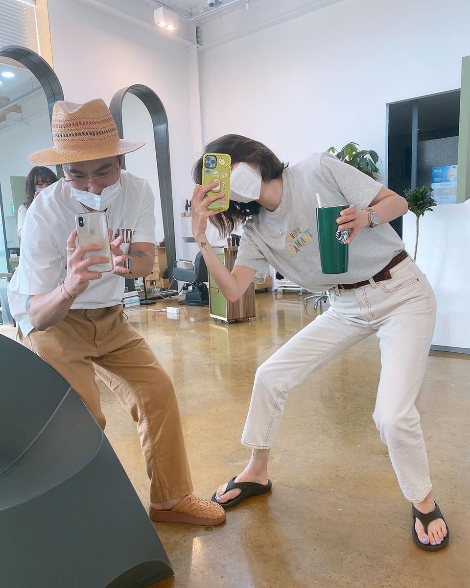 BRDIAID's tweet photo. HUISTAGRAM - 02.07.20 | khh1995_a via Instagram
"O presente da Jueun foi uma capinha🤍
Não trabalhamos muito para tirar uma foto? 🤭 #OOAF"
ENG: dia_sns | PT-BR: BRDIAID
#다이아 #DIA #기희현 #희현 #HUIHYEON @dia_official https://t.co/apr1Xw8foq