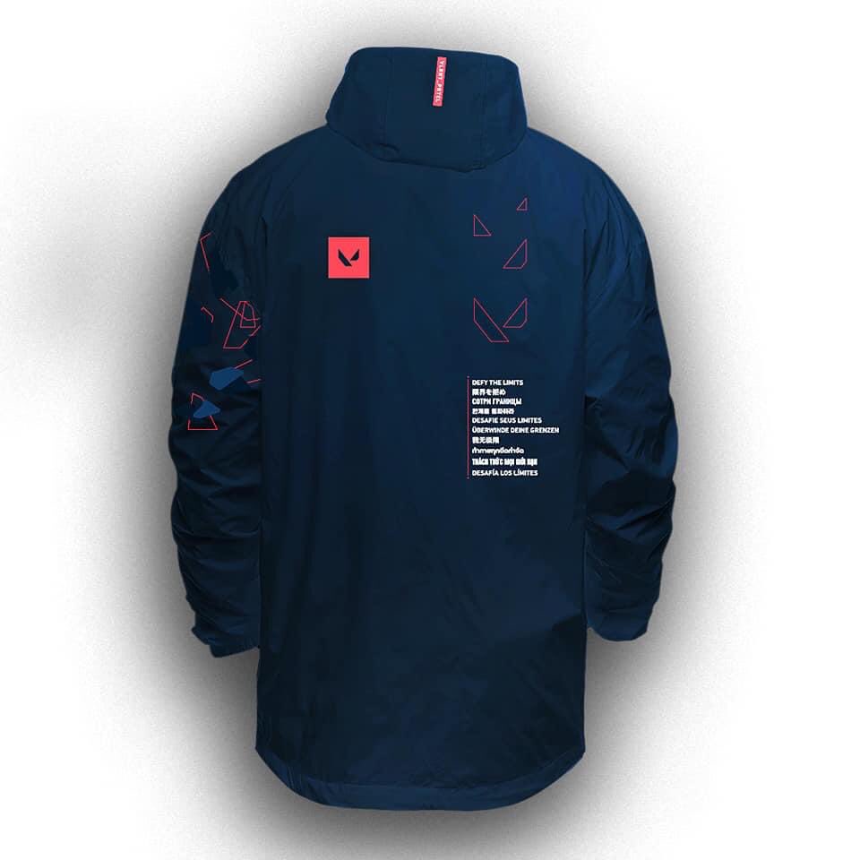 HeroesEnLinea's tweet photo. #VALORANT #LeagueOfLegends  #riot #Games 

Riot Games lanzo el primer merch de VALORANT, conmemora  el lanzamiento de este nuevo shooter con  su edición - Defy The Limits.

Polera con capucha: $ 120.00 dólares. 
Gorro de VALORANT: $ 30.00 dólares

https://t.co/cnkVHpdMdO https://t.co/mYgmSfnHVs