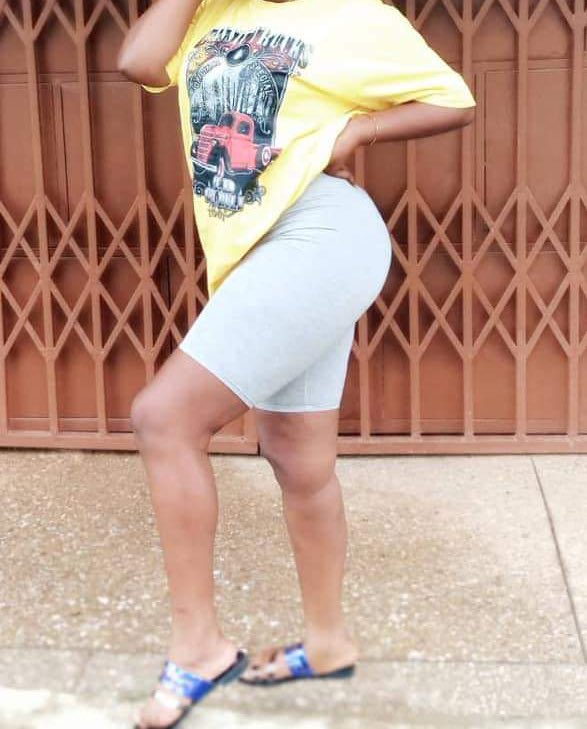 MisterEddyy's tweet photo. Ladies when taking pics on social media is it a must to pose like this ? 😂😂 ah yabr3 mu https://t.co/u5K4JZwxzH