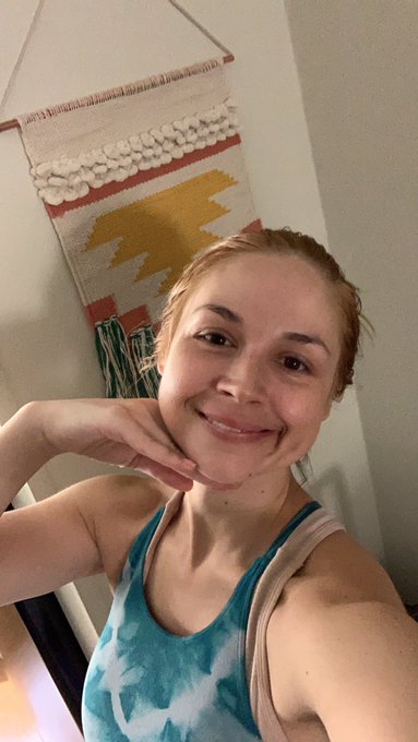 Available ! come hang  https://t.co/uWhsskgqKv https://t.co/NzbREzEvkY