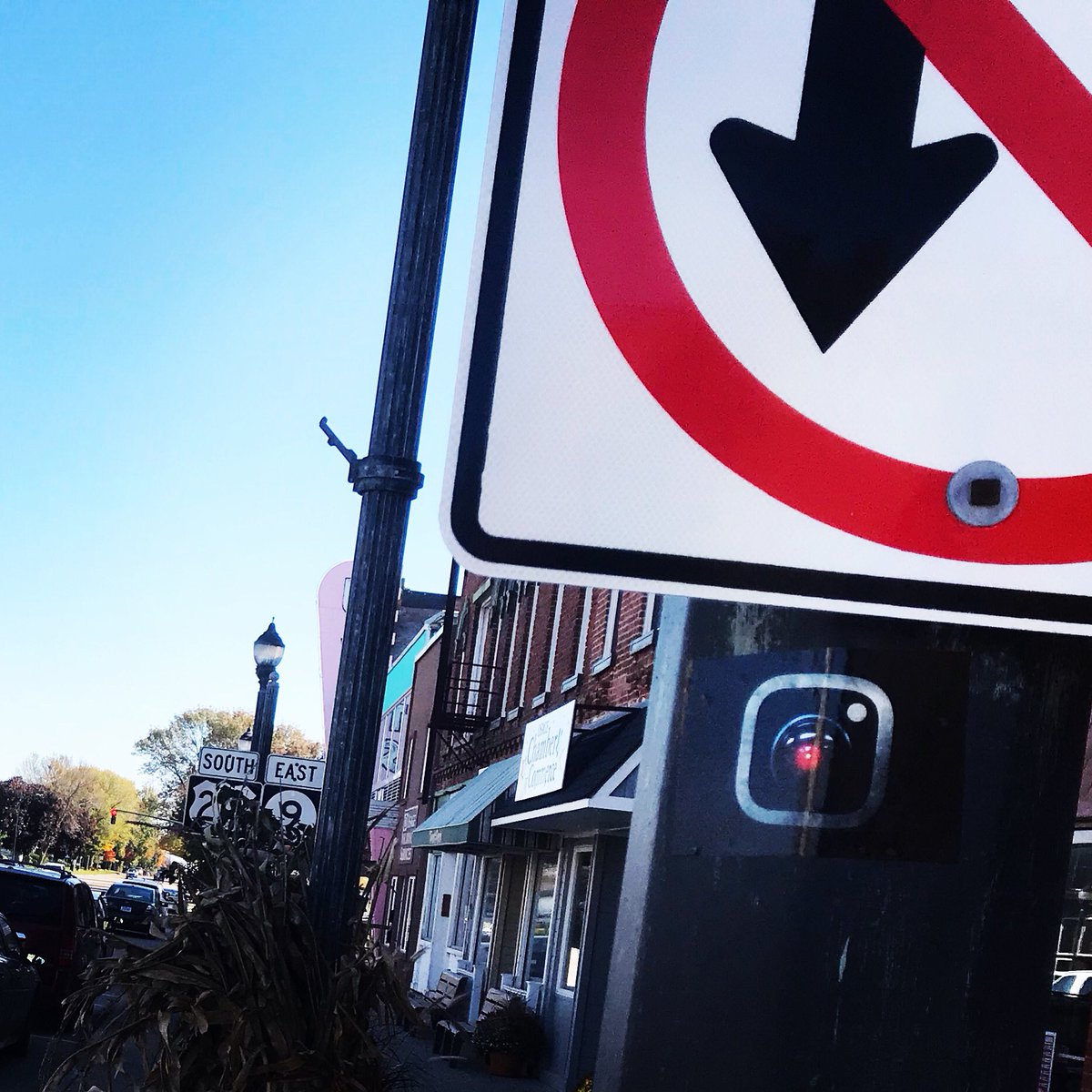 theychanged_us's tweet photo. #socialsurveillance #streetart #usa https://t.co/6fJop6cQQz