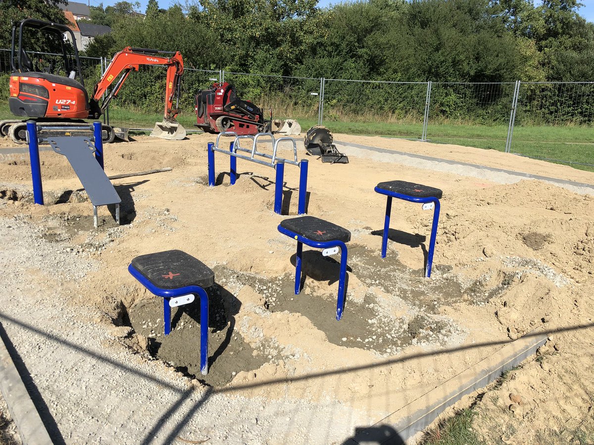 vsaulnier53200's tweet photo. #LeSportDAprès Développement des pratiques sportives autonomes Parc de l’Oisillière de @chateau_gontier sur #Mayenne pour les nombreux sportifs castrogontériens Construction en cours de la plateforme de #StreetWorkOut Livraison définitive fin juillet #SportSanté #TerredeJeux2024 https://t.co/zPD0ZkPSNS