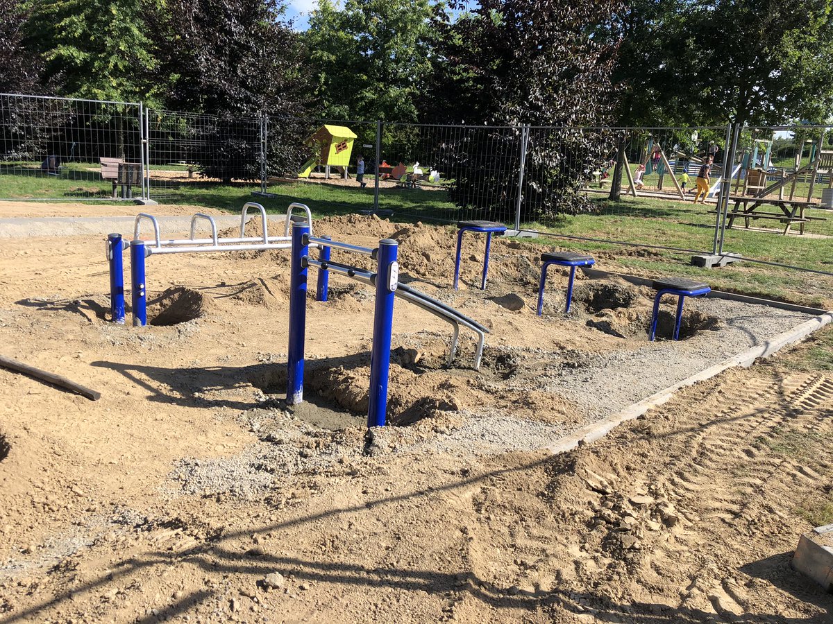 vsaulnier53200's tweet photo. #LeSportDAprès Développement des pratiques sportives autonomes Parc de l’Oisillière de @chateau_gontier sur #Mayenne pour les nombreux sportifs castrogontériens Construction en cours de la plateforme de #StreetWorkOut Livraison définitive fin juillet #SportSanté #TerredeJeux2024 https://t.co/zPD0ZkPSNS