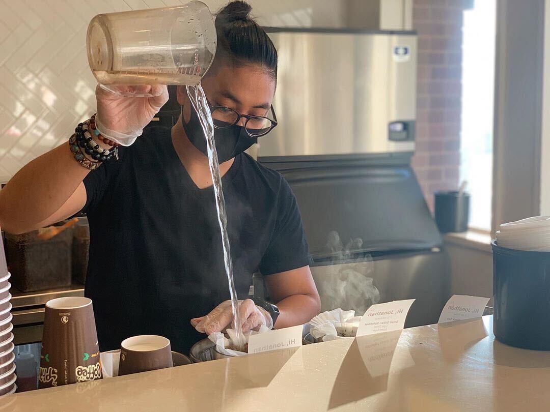 PhilzCoffee's tweet photo. ✅ -Mask
✅ -Gloves
✅ -Laser-focused high pour
.
Yep, we're ready to better your day, safely.
#PhilzApp #HowToPhilzSafely #MoveToMobile
.
shout out to Rodney from our Walnut Creek store for keepin' it safe. https://t.co/89umN7FC9x