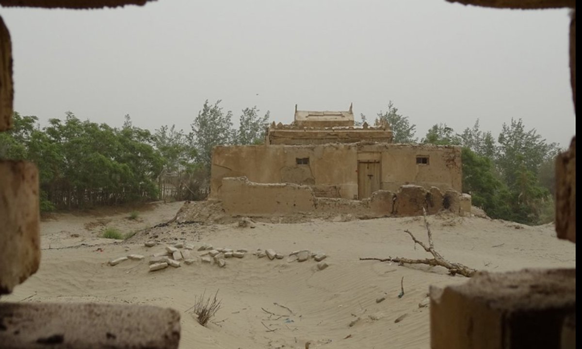 Before and after pics of a Uyghur sacred historical site, Imam Asim, desecrated by China's authorities.Thread on what it means for Uyghur culture to be destroyed, using photos of what has been lost in the banning of the shrine festival at Imam Asim.