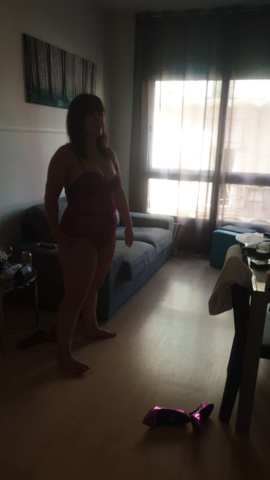 Quereis ver a mis amigas en directo @montse_swinger @ValeBiancoxx @bianca_resa &uacute;nete  a https://t.co/jMyQlTlHv9<a class="tags" href="/tag/montse_swinger">@montse_swinger</a><a href="/tag/felizlunes"class="tags"><span>#felizlunes</span></a><a href="/tag/valencia"class="tags"><span>#valencia</span></a>