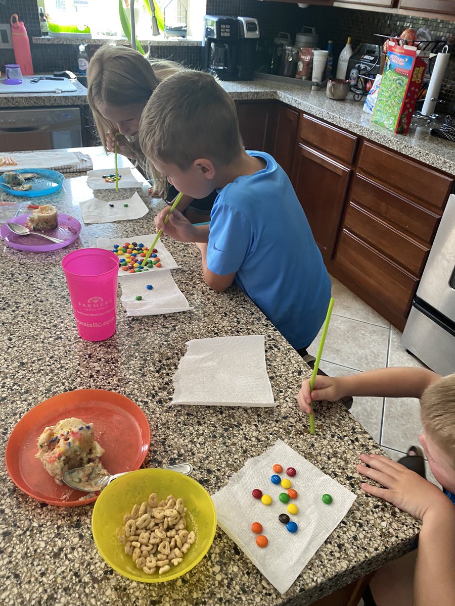 whitehead_shari's tweet photo. We had the best time doing our virtual cooking class with Mrs. Harris today! @lka_traumamom #DUElearns https://t.co/8CyT0Hgklx