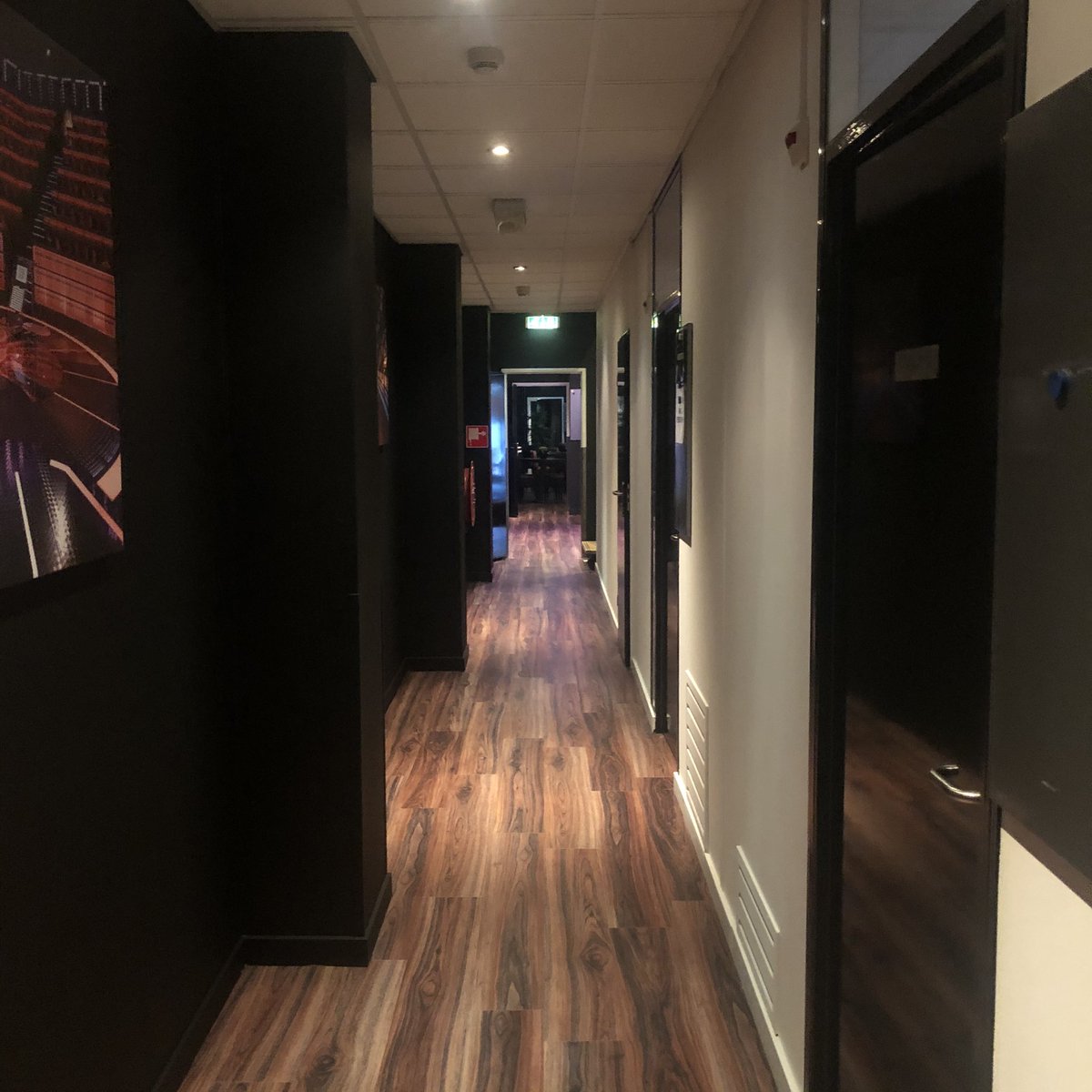 vandeVisch's tweet photo. Oplevering van vloeren en schilderwerk van de studio’s en kantoren mooi resultaat #schilderwek #wandafwerking #vandevisch https://t.co/dmcYRANlea