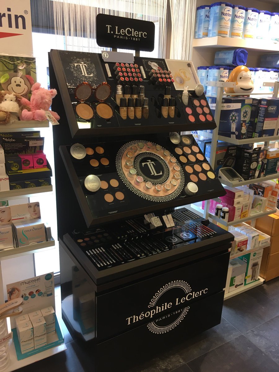 TLeClercParis's tweet photo. Première concession T. LeClerc en Belgique à Marke 😍🥳 Bravo à la Team pour cette belle implantation ! Un joli bouquet de fleurs en cadeau de bienvenue pour le pharmacien 💐😉 #tleclerc #Belgique #pharmacie #beaute https://t.co/WZfiUjXmji