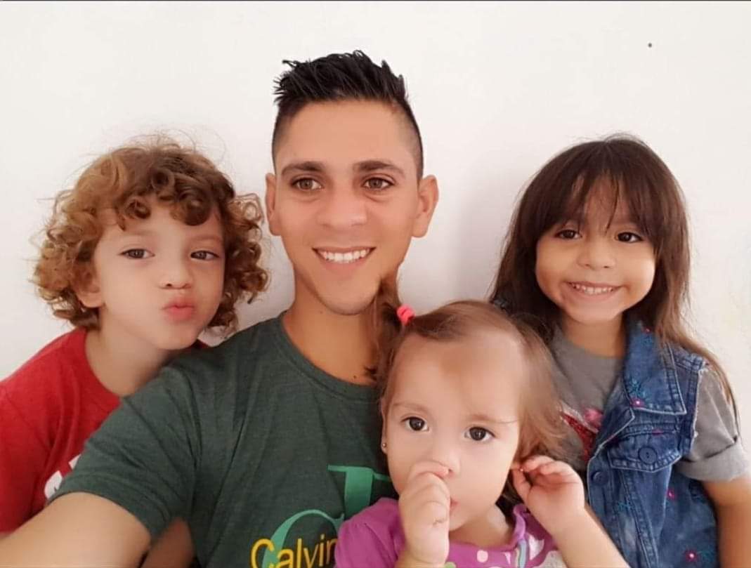 LaDetective007's tweet photo. Hoy hace 2 años Luis Acevedo aún compartía el amor de sus niños y su esposa, 24 horas después, el 8-jul-2018 en Jinotepe, fue asesinado sin piedad por la Dictadura de Ortega.

¡Sus hijos aún claman JUSTICIA!

¡ #Nicaragua aún clama JUSTICIA! https://t.co/ZgXmazJ4mM