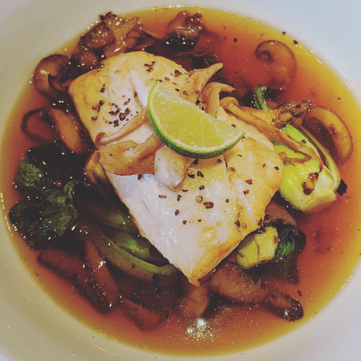 rocthevesper's tweet photo. 𝕊ℕ𝔸ℙℙ𝔼ℝ // yuzu + mushroom broth // baby bok choy // mushrooms // #rocthevesper #snapper #mushrooms #rocseafood #vespering #thevesper #explorerochester #roc #roceats #rocfoodies #rocsummer #rocthesummer #rochester #roctails #cocktails #craftcocktails #rochestercocktails https://t.co/2q7MiGm8mx