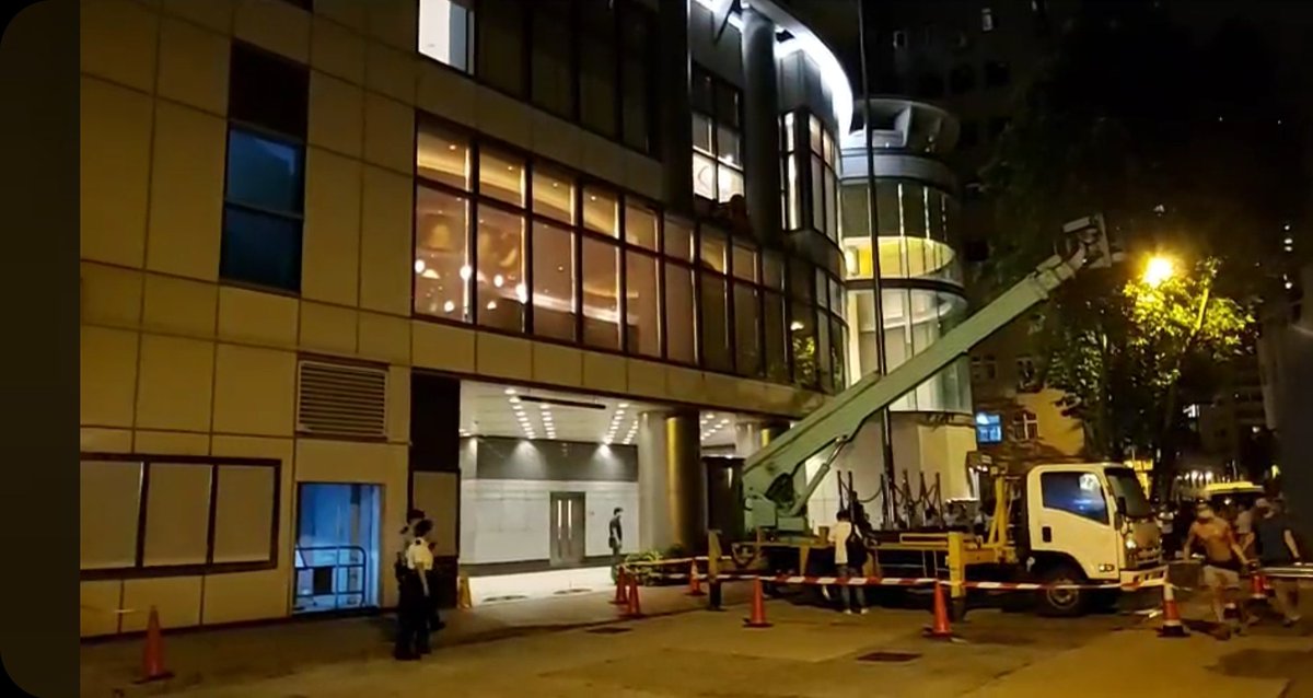 HKFP reporter said in livestream they've raised a flagpole and installed a People's Republic of China emblem on the Metropark Hotel in Tin Hau,  #HongKongIn what is to be the new National Security HQ. So yeah, they're literally planting the flag.