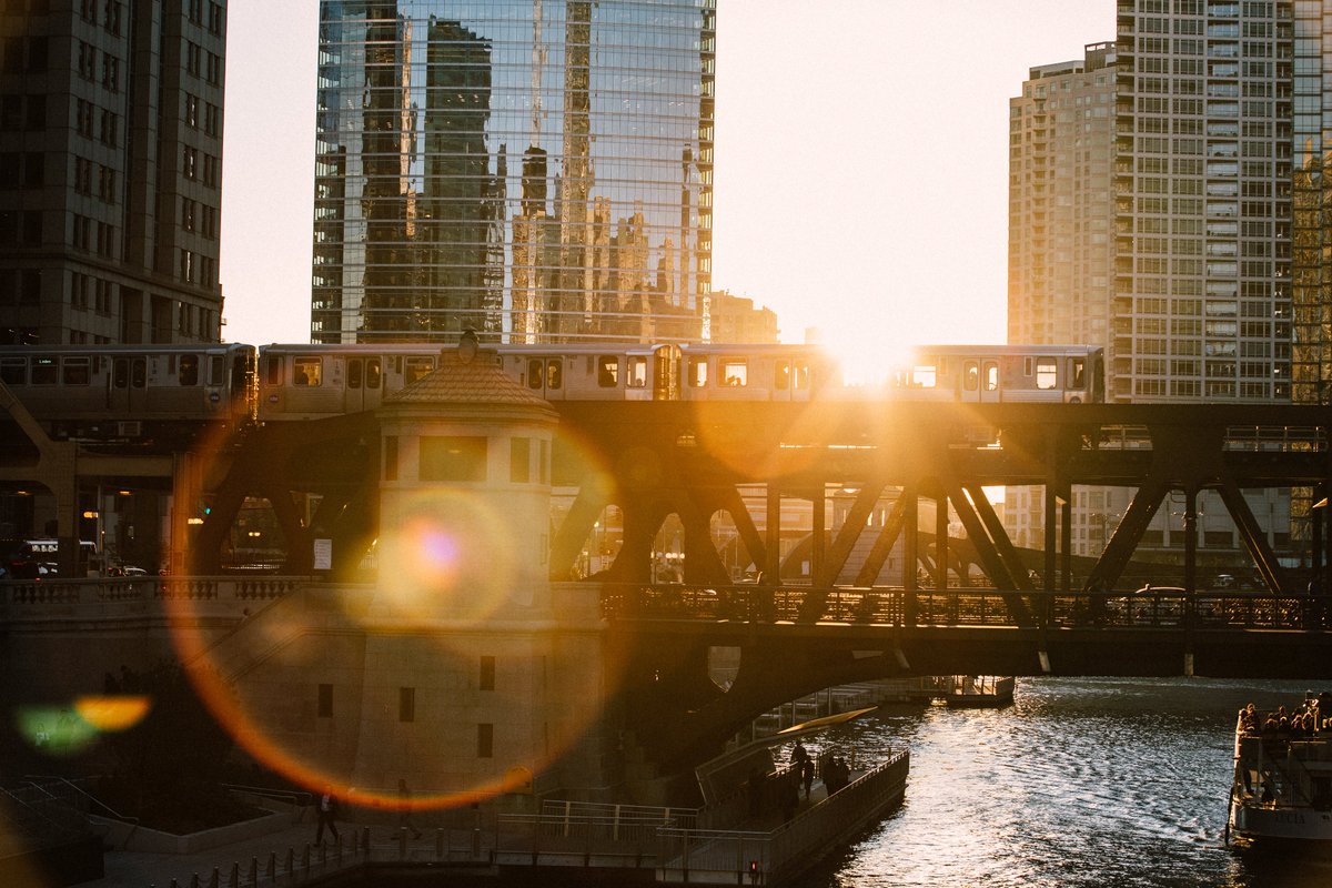 333NMichigan's tweet photo. We’re proud to partner with @ChiLoopAlliance and @BOMAChicago to designate the Loop as “Everyone’s Neighborhood.” We hope to see you #BackInTheLoop soon! https://t.co/IlMue1OXEW https://t.co/5MrZpiZO3B