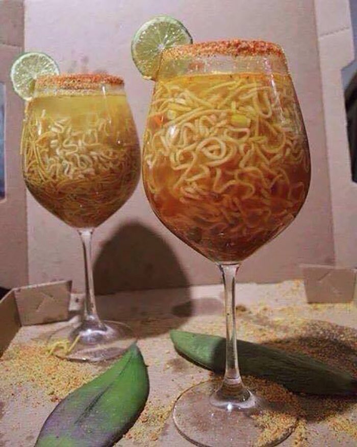 pepacowprint's tweet photo. HOLA! a todos mis cowprinters, les vengo a mostrar mi nuevo invento😱 con ustedes, FIDEOS A LA COPA, ANOTEN 📝, básicamente haces fideos les hechas #huevosazules #merken #pipiderata y una pizca de #saliba (1 escupo es suficiente) 🐳GUALA fideos a la copa 🥂 #salud #EvoMorales 🏌🏻‍♀️ https://t.co/XnxotHUShM