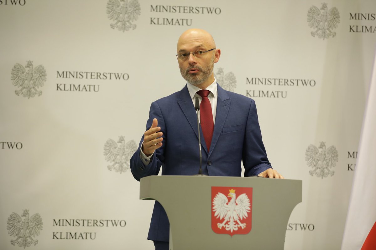 J_Szlachetka's tweet photo. Jutro na plantach przy ul. H.Jordana w Myślenicach w trasę wyruszy mobilne biuro #CzystePowietrze Zapraszamy zainteresowanych od 14:30. O godz. 15.00 przewidziany jest briefing prasowy z udziałem szefa @MinKlimatu pana Michała Kurtyki 🇵🇱 Zapraszam razem z @WFOSiGWKrk
#EkoMy https://t.co/tRwk3nUVap