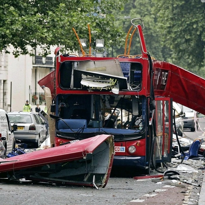 SimonPh84473786's tweet photo. Just take a moment to think about the 52 people who lost their lives and 700 who were injured. This did happen and we should remember them and the emergency services who responded and nhs workers who saved all they could. @999Services @NHS @TeamGB_Fire https://t.co/kcVzAt5MDz