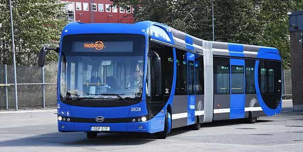 "Som en tunnelbana på gummihjul" sa <a href="/ktamsons/">Kristoffer Tamsons</a> när SL, <a href="/NobinaSverige/">Nobina Sverige</a> och <a href="/EmmaFeldman23/">Emma Feldman</a> från  <a href="/Jarfalla_kommun/">Järfälla Kommun</a> på onsdagen visade upp landets första eldrivna BRT-buss, tillverkad av <a href="/BYD_Europe/">BYD Europe</a> . tinyurl.com/yakg6en7 #buss #kollektivtrafik <a href="/svebussforetag/">Sveriges Bussföretag</a> @BRTiSverige